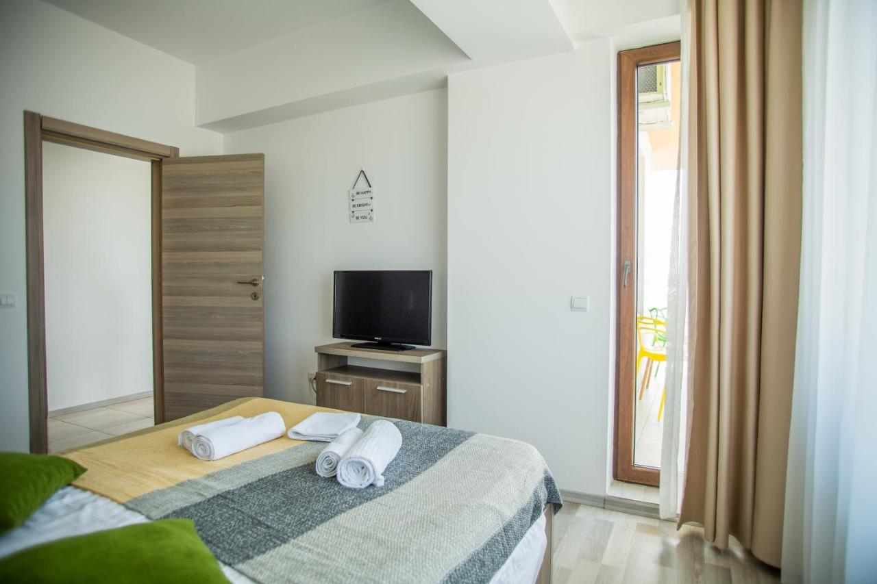 Bella Vista Summerland Mamaia Extérieur photo